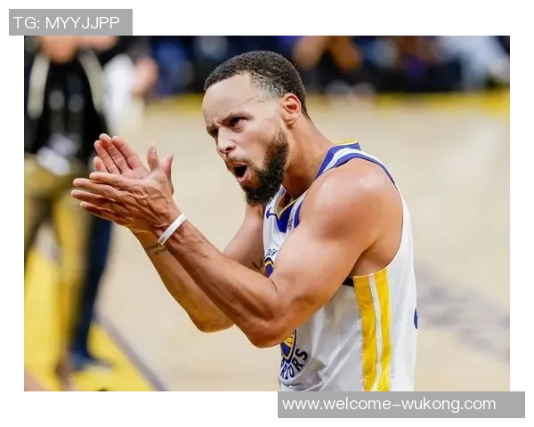 库里第二节神勇表现连中五记三分球展现超强实力引爆全场气氛