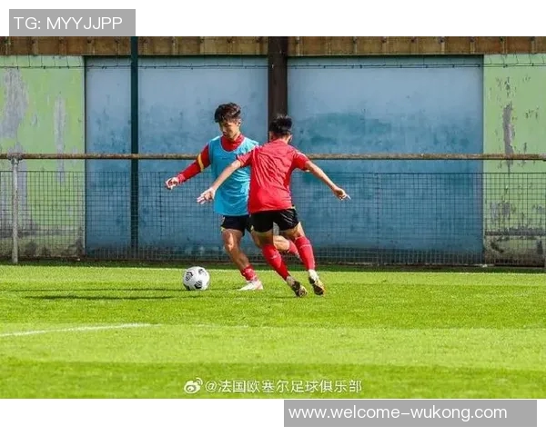 中国犀旺队在法国欧塞尔足球训练基地隆重举行升国旗仪式展现爱国情怀 中国犀旺队在法国欧塞尔足球训练基地隆重举行升国旗仪式展现爱国情怀